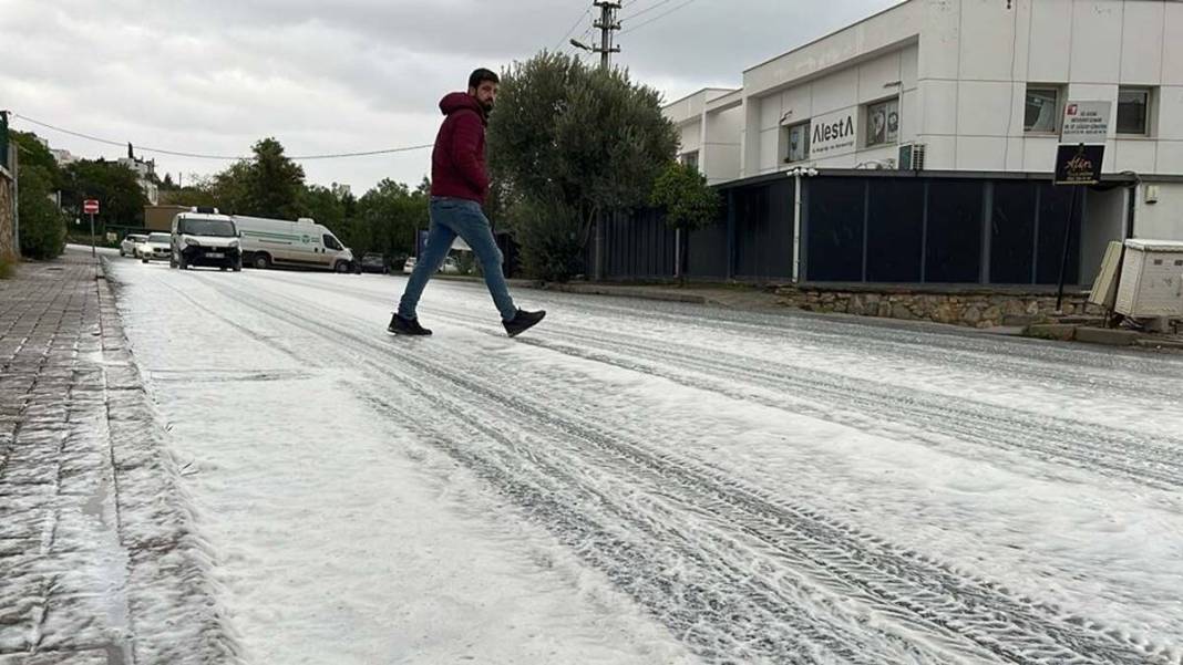 Önce tuhaf bir koku yayıldı, sonra köpükler ortaya çıktı! Mahalleliyi endişelendiren anlar 21